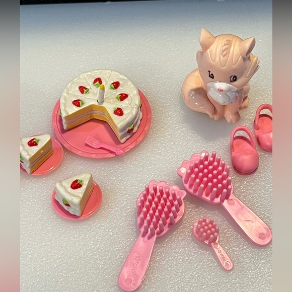 Vintage Strawberry Shortcake accessories- cat/cake/compact mirror/ornament/bear - Picture 9 of 10